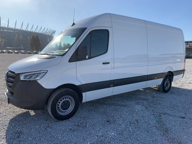 Mercedes-Benz Sprinter L3H2 automat — długi furgon dostawczy klasy L4 w wynajmie